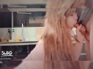 Hoá thân thành nhân viên chăm sóc xinh địt với bạn trai