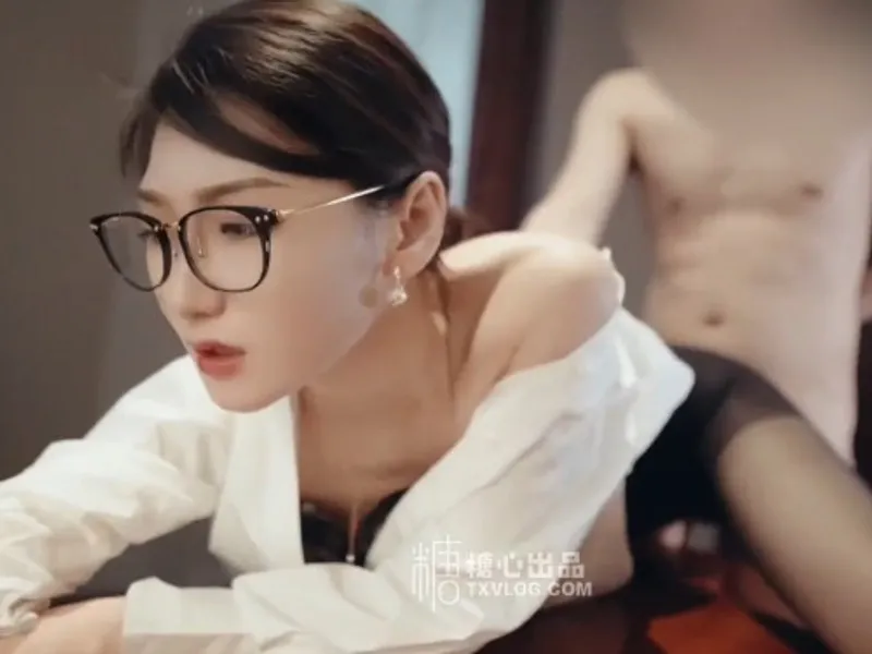 Vào phòng riêng được tiền bối nữ dâm đãng bú chim cho